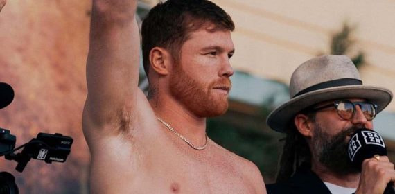 Canelo Álvarez, durante un pesaje.