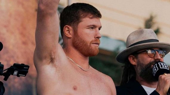 Canelo Álvarez, durante un pesaje.