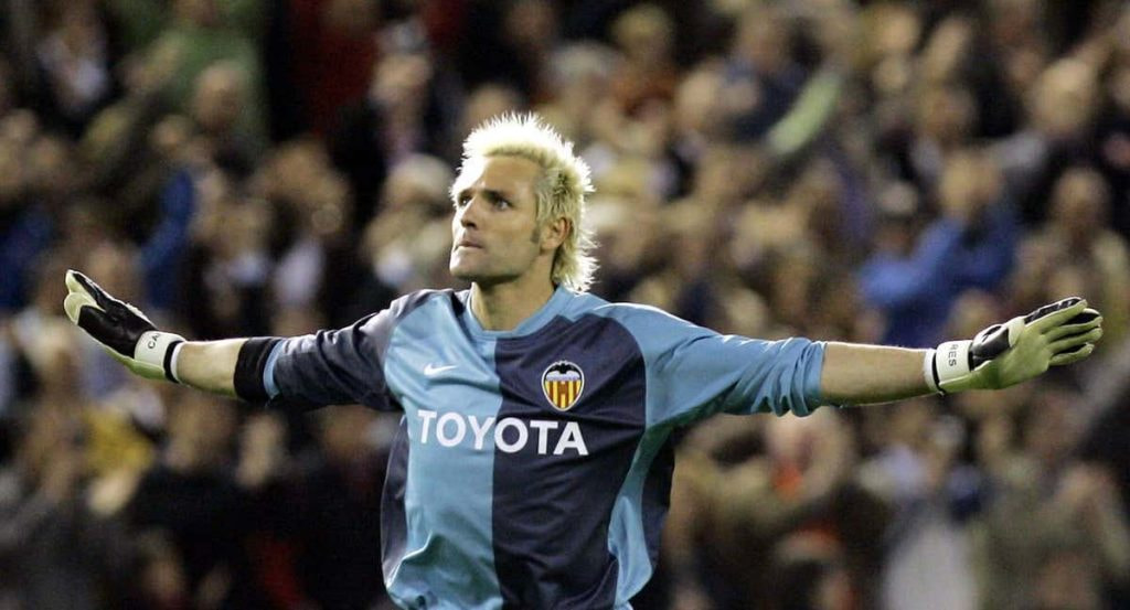Santiago Cañizares en un partido con el Valencia