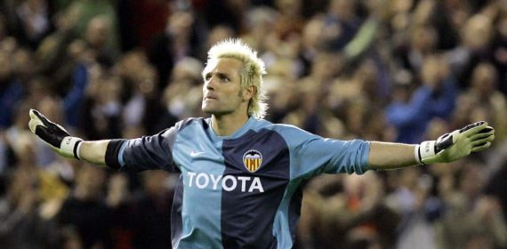 Santiago Cañizares en un partido con el Valencia