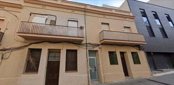 El local del bajo derecha era la sede de DASNIL 95, una de las empresas con las que Negreira facturaba al Barcelona.