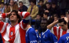 Kiko, del Atlético, se lamenta durante el partido del descenso contra el Oviedo en el 2000.
