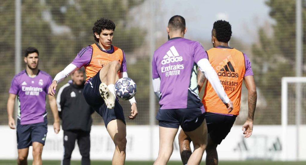 Vallejo entrena con el Real Madrid.