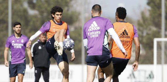 Vallejo entrena con el Real Madrid.