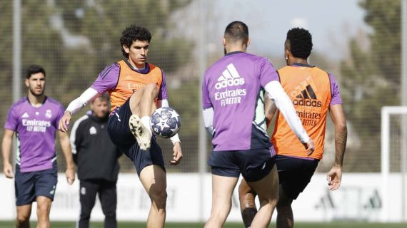 Vallejo entrena con el Real Madrid.