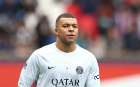 Kylian Mbappé antes de un partido con el PSG.