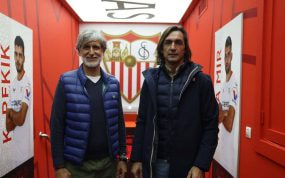 Pablo Alfaro y Javi Navarro se reencontraron con Relevo en el Sánchez Pizjuán.