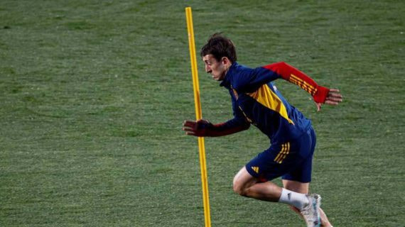 Mikel Oyarzabal entrena con la selección.