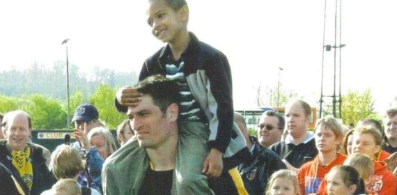 El padre de Bellingham, con su hijo Jude.