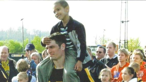 El padre de Bellingham, con su hijo Jude.
