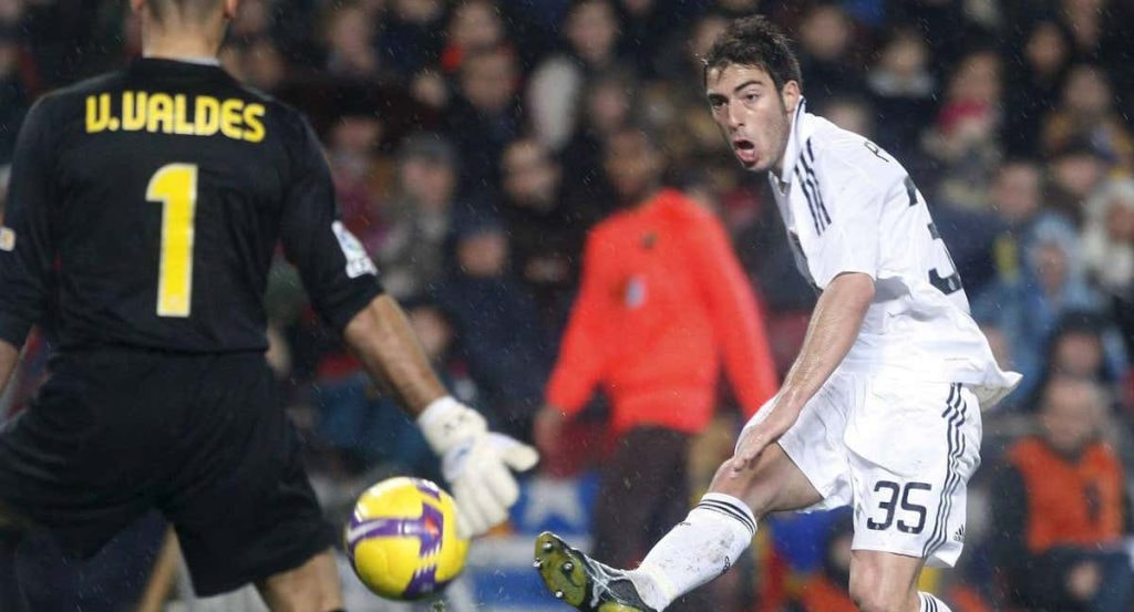 Palanca tuvo esta clara ocasión ante Valdés en un Barça-Madrid de 2008.