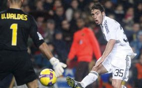 Palanca tuvo esta clara ocasión ante Valdés en un Barça-Madrid de 2008.