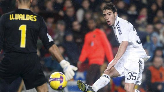 Palanca tuvo esta clara ocasión ante Valdés en un Barça-Madrid de 2008.