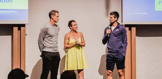 Vasek Pospisil, Bethanie Mattek-Sands y Novak Djokovic, durante la presentación de comité ejecutivo de la PTPA en Australia.