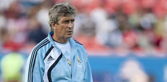 Manuel Pellegrini, durante un entrenamiento con el Real Madrid.