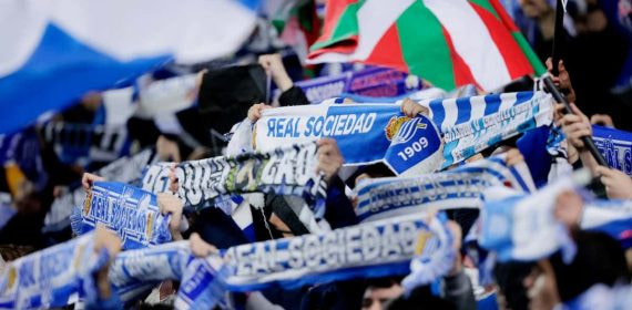 La afición de la Real Sociedad durante un partido de Europa League