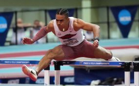 Ayden Owens-Delerme durante una prueba de salto de vallas.