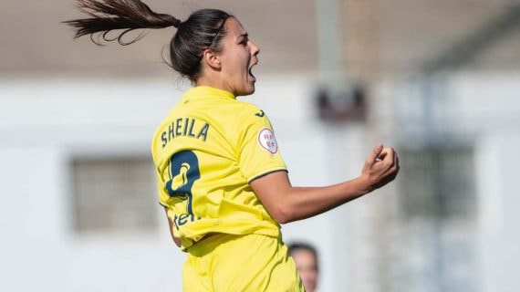 Sheila celebrando un gol.