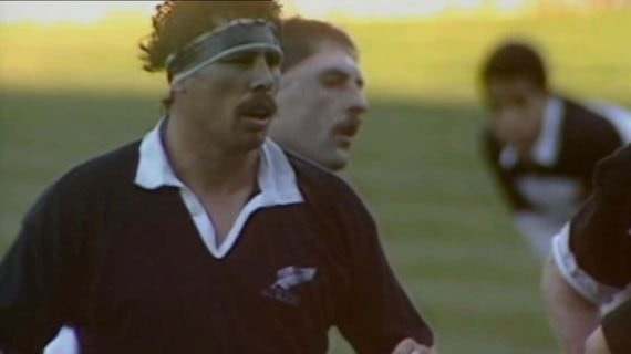 Wayne Shelford ante Barbarians.