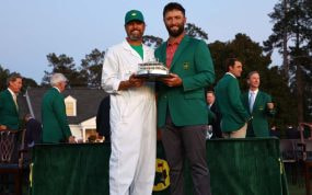 Adam Hayes, el caddie de Jon Rahm en su victoria en Augusta.