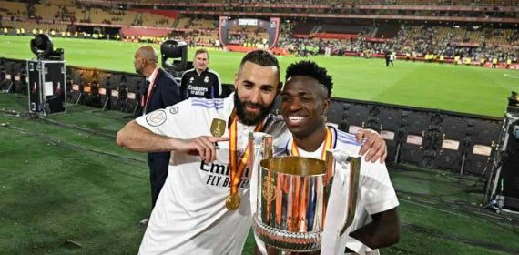 Benzema y Vinicius, con la Copa del Rey 2022-2023. .