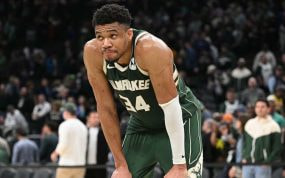 Giannis Antetokounmpo, ayer, tras la derrota de su equipo ante los Miami Heat.