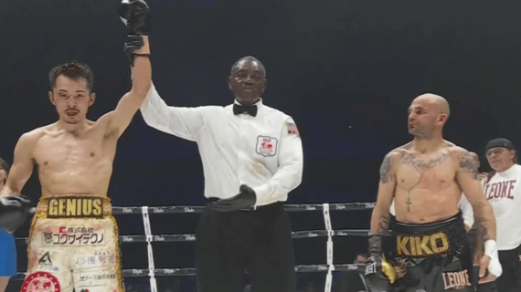 Reiya Abe celebra su victoria sobre Kiko Martínez.