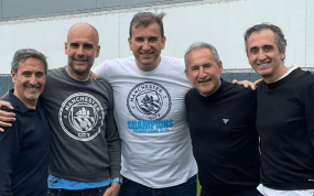 Foto celebrando la Premier League de 2022.