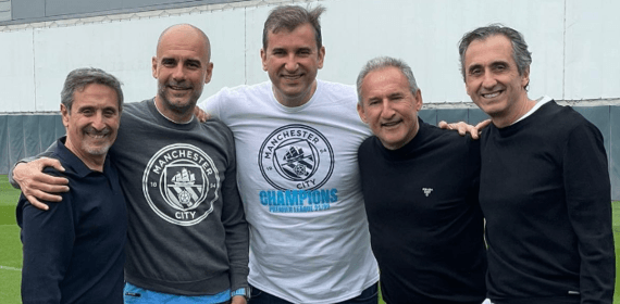 Foto celebrando la Premier League de 2022.