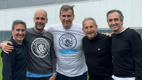 Foto celebrando la Premier League de 2022.