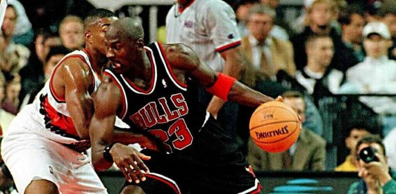 Michael Jordan durante un partido con los Chicago Bulls.