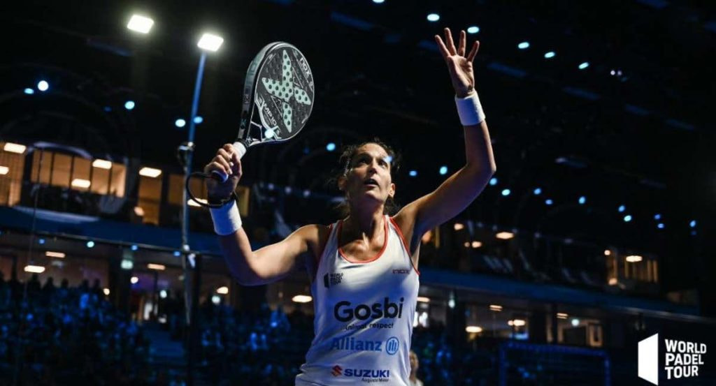 Mapi Sánchez Alayeto disputando un torneo.