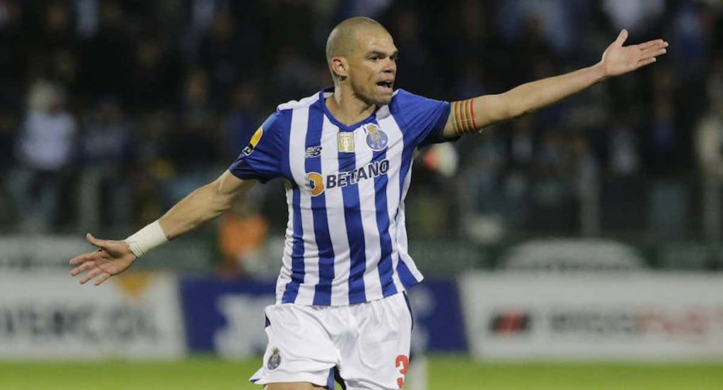 Pepe ha renovado con el Oporto una temporada más.
