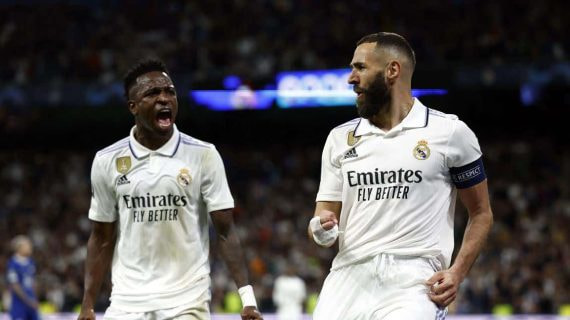 Vinicius celebra el gol de Benzema.