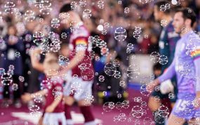 El ambiente de burbujas creado en la previa de un partido del West Ham.