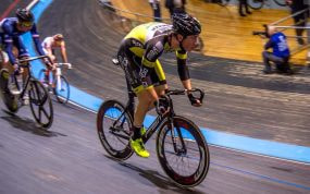 Matthias Van Beethoven durante una prueba de ciclismo en pista.