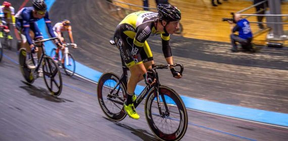 Matthias Van Beethoven durante una prueba de ciclismo en pista.