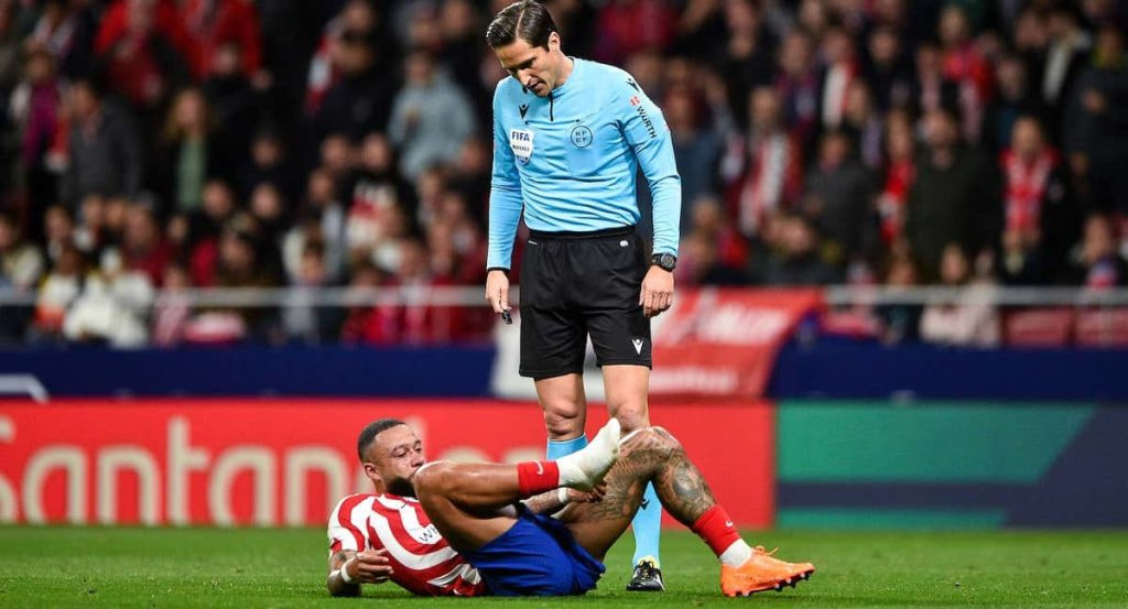Memphis Depay en un partido de liga.