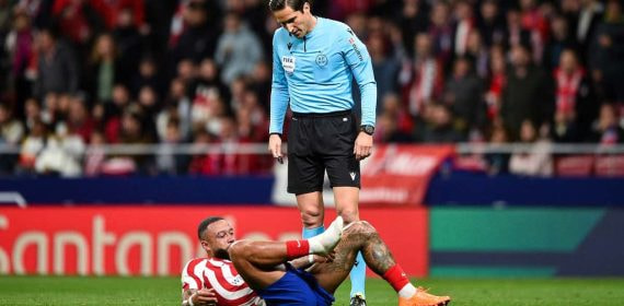 Memphis Depay en un partido de liga.