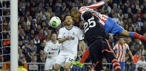 Joao Miranda rematando el balón que significó la victoria del Atlético en la final de Copa del Rey de 2013.