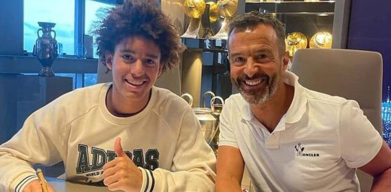 Guille Ponce, portero infantil del Real Madrid, junto a Jorge Mendes.