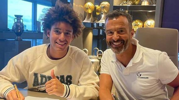 Guille Ponce, portero infantil del Real Madrid, junto a Jorge Mendes.