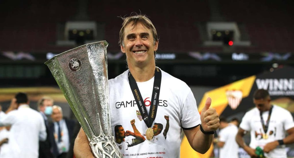 Julen Lopetegui celebra el título de la Europa League.