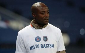 Pierre Webó, durante el partido entre el PSG y el Basaksehir que se suspendió por un tema racista.