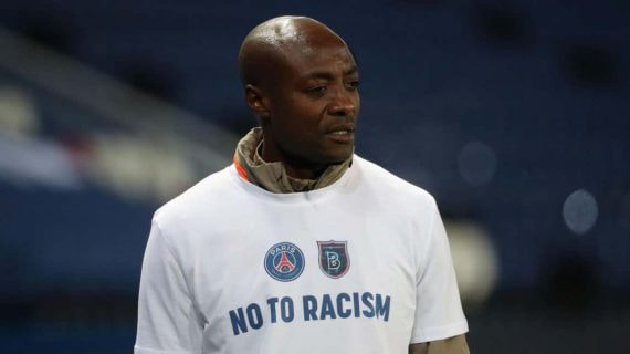 Pierre Webó, durante el partido entre el PSG y el Basaksehir que se suspendió por un tema racista.