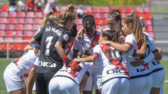Las jugadoras del Rayo hacen piña antes de un partido.