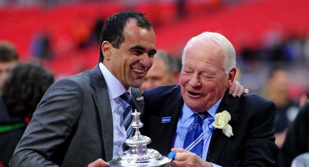 Roberto Martínez celebra el título de la FA Cup en 2013.