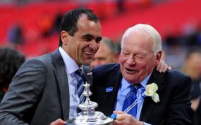Roberto Martínez celebra el título de la FA Cup en 2013.