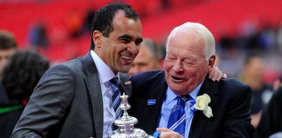 Roberto Martínez celebra el título de la FA Cup en 2013.