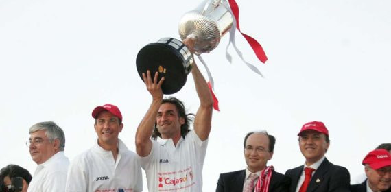El Sevilla levanta su tercera Copa del Rey en 2007.
